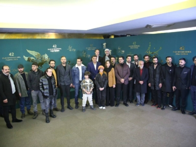 جلسة تصوير لفريق فيلم “سماء الغرب”