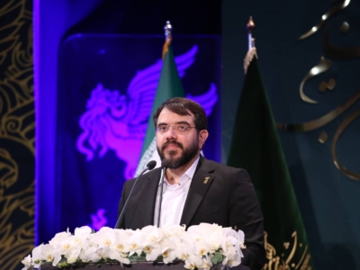 مدير المهرجان يهنئ بذكرى الثورة ويشيد بشهداء كرمان وغزة