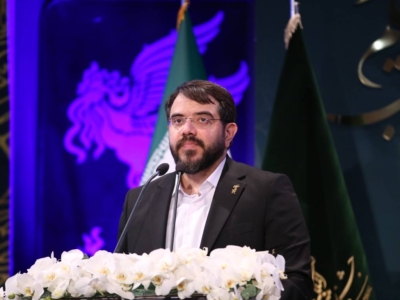 مدير المهرجان يهنئ بذكرى الثورة ويشيد بشهداء كرمان وغزة