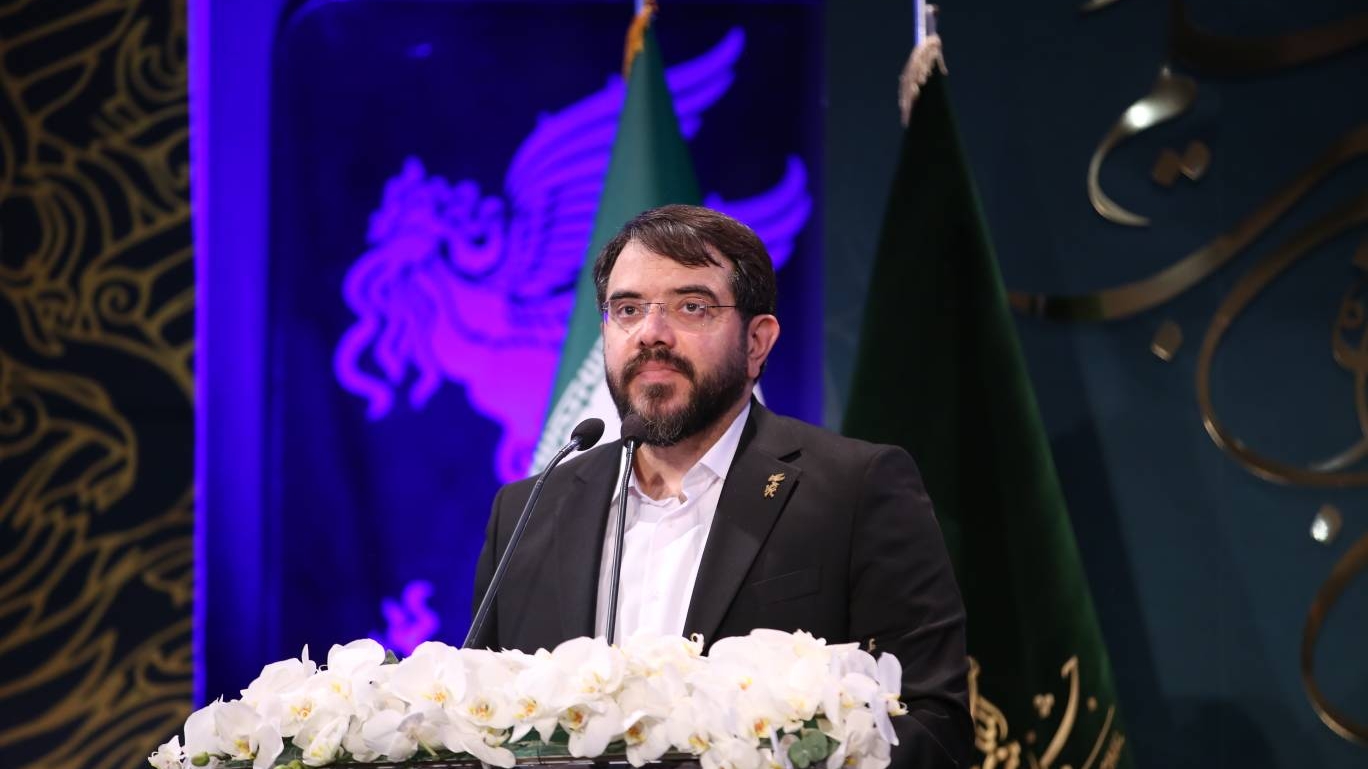 مدير المهرجان يهنئ بذكرى الثورة ويشيد بشهداء كرمان وغزة