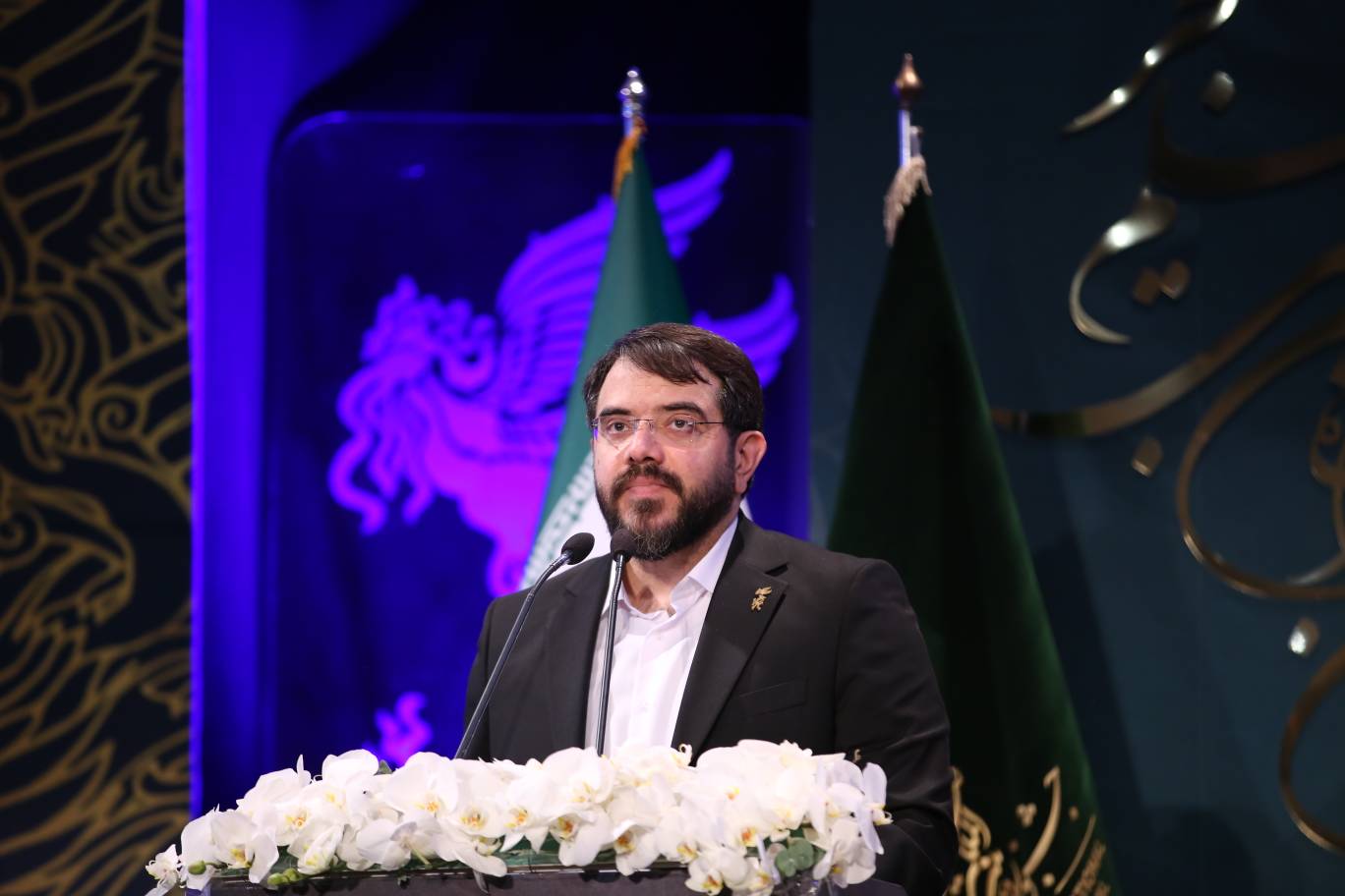 مدير المهرجان يهنئ بذكرى الثورة ويشيد بشهداء كرمان وغزة